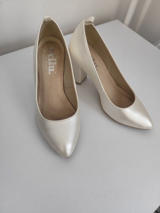 Buty brillu ślubne perłowa biel