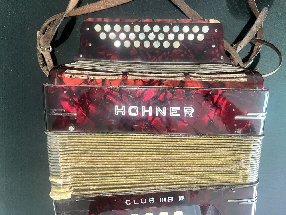 Harmonia akordeon Hohner club III B