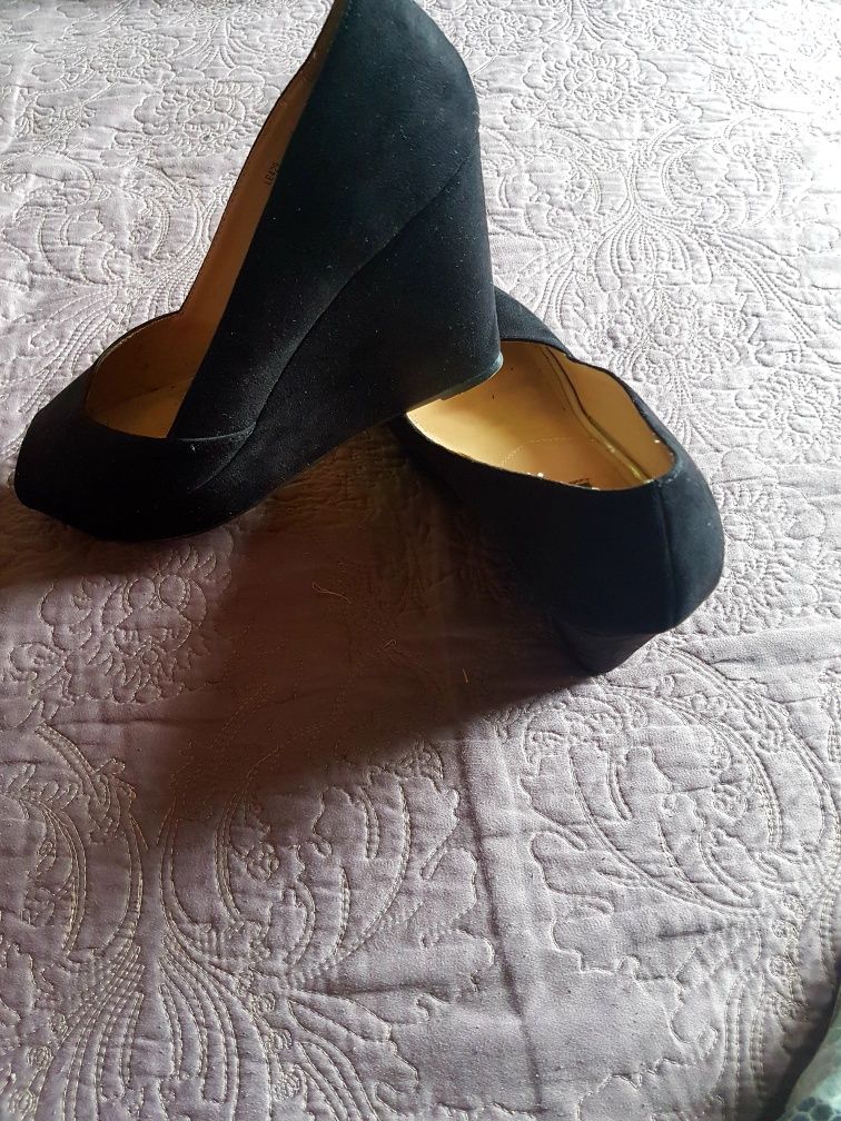 Buty na koturnie Reserved rozm 40