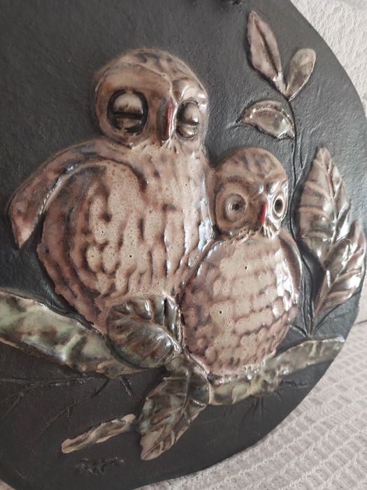 Sowy ceramiczny dekor ścienny.