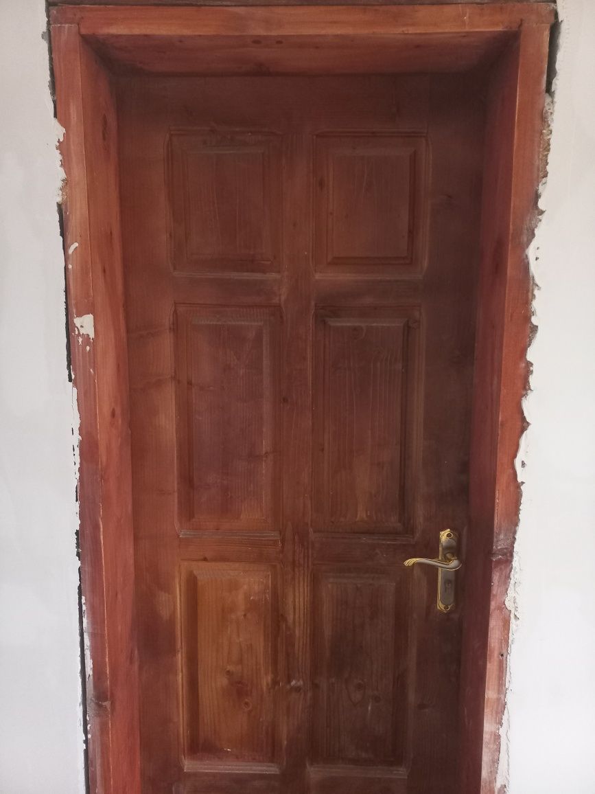 Двері дерев'яні міжкімнатні бу з коробкою і замком