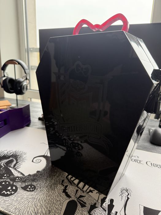 Монстер Хай Дракулаура з шафою Дракулокер