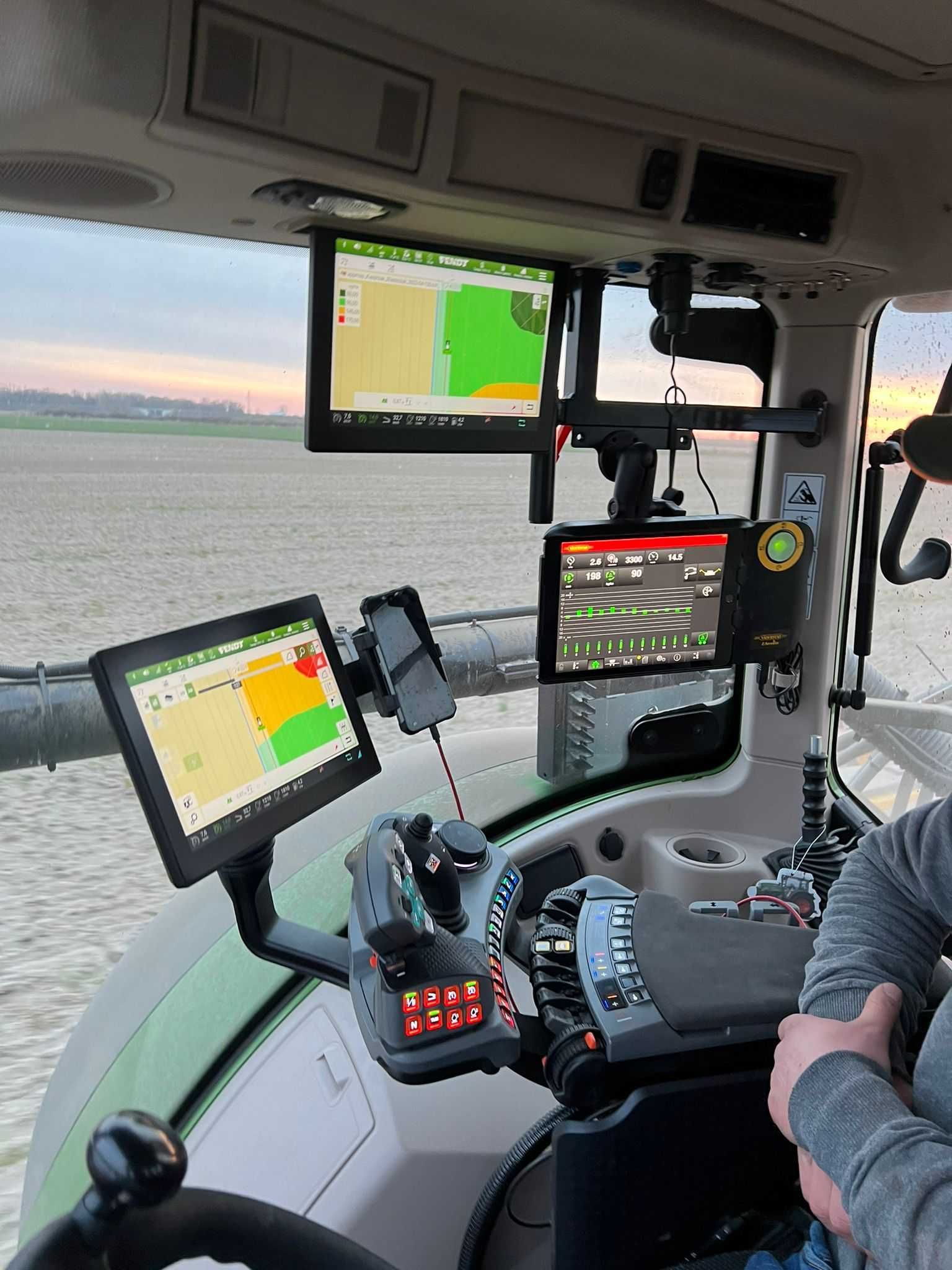 Uprawa bezorkowa i siew  kukurydzy GPS mapy zmiennego dawkowania