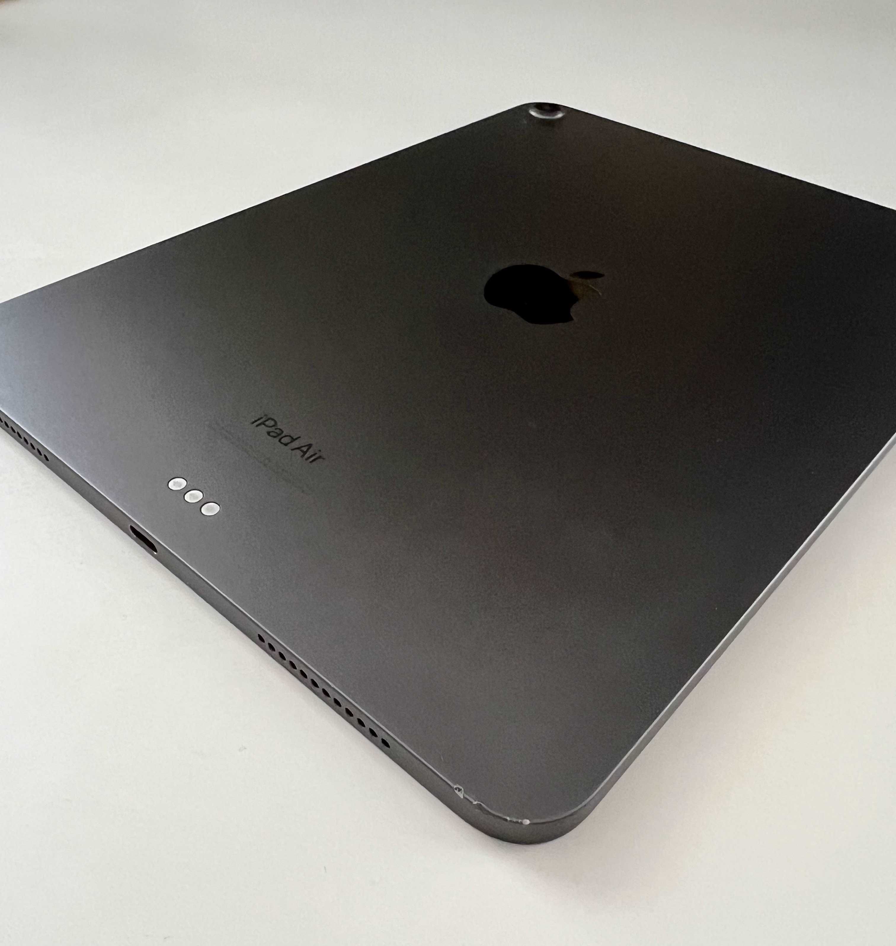 iPad Air 5 64 GB, M1, Wi-Fi, Space Gray + Клавіатура Smart Folio
