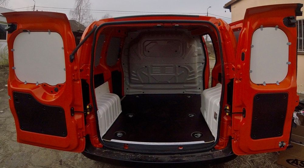 Fiat Fiorino, zabudowa busa, podłoga