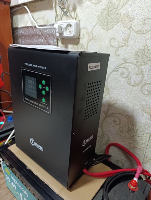 ДБЖ з чистою синосоїдую 2500вт / 24в акумулятор