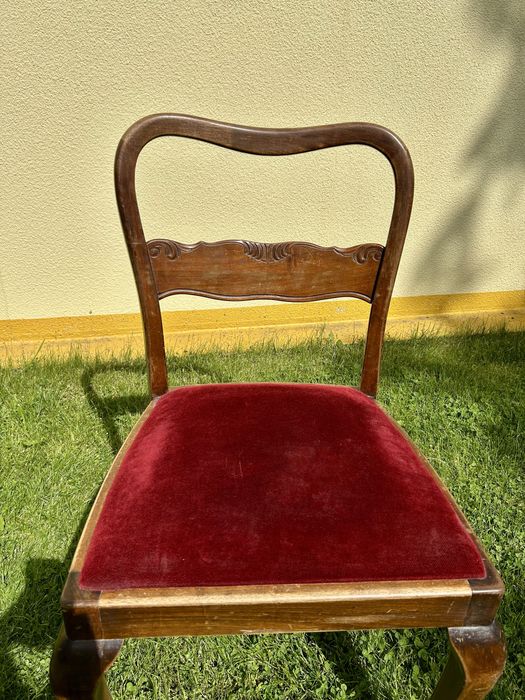 Piękne stare zabytkowe krzeslo z bordowym obiciem