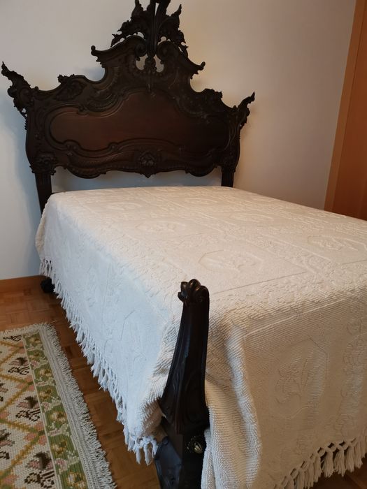 Vendo Cama Estilo D. João V com estrado