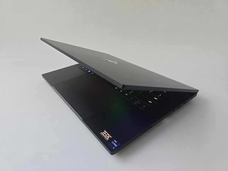 Razer Blade 16 (2023) I9 13950HX/RTX 4090/RAM 32GB/SSD 1TB/Mini-LED 4K