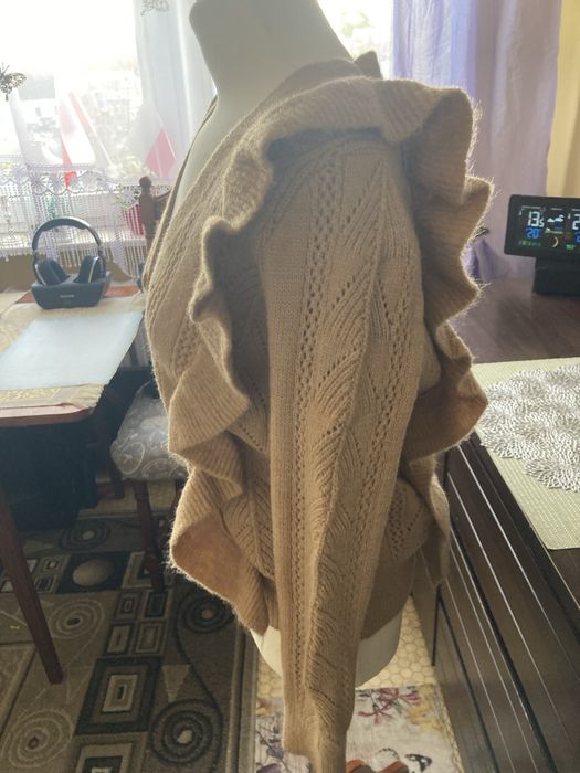 Sliczny damski sweterek w odcieniu beżu