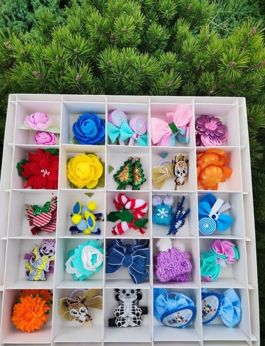 Шкільні бантики резинки заколки ручної роботи. Адвент календар.