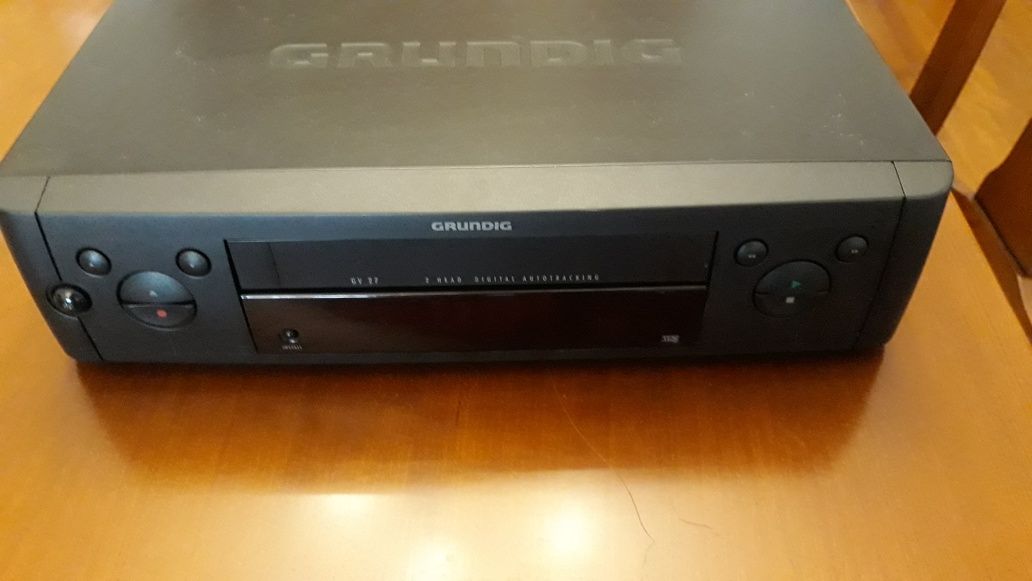 DVD GRUNDIG            .