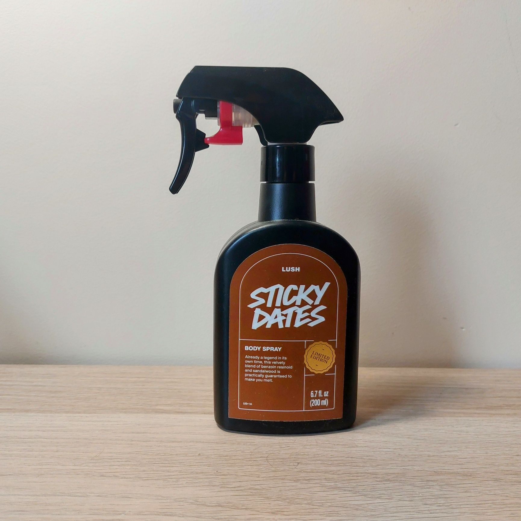 LUSH Sticky Dates mgiełka zapachowa