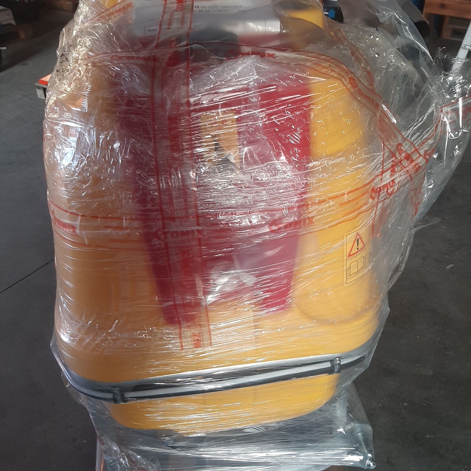 Reboque  tribasculante  usado  5.000 Kg  .