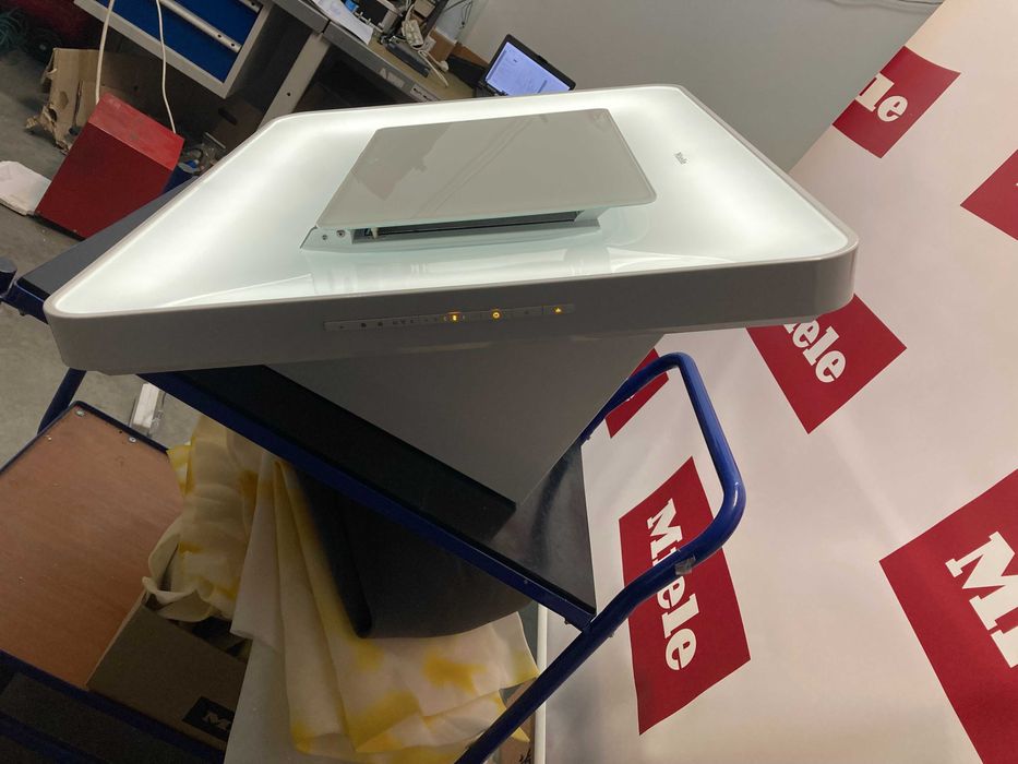 Настінна декоративна витяжка DA 6996 W Miele
