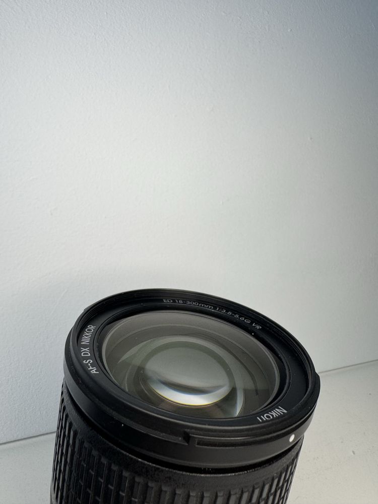 Nikon D5200 + 2 obiektywy (50mm 1.8G + 18-300mm)