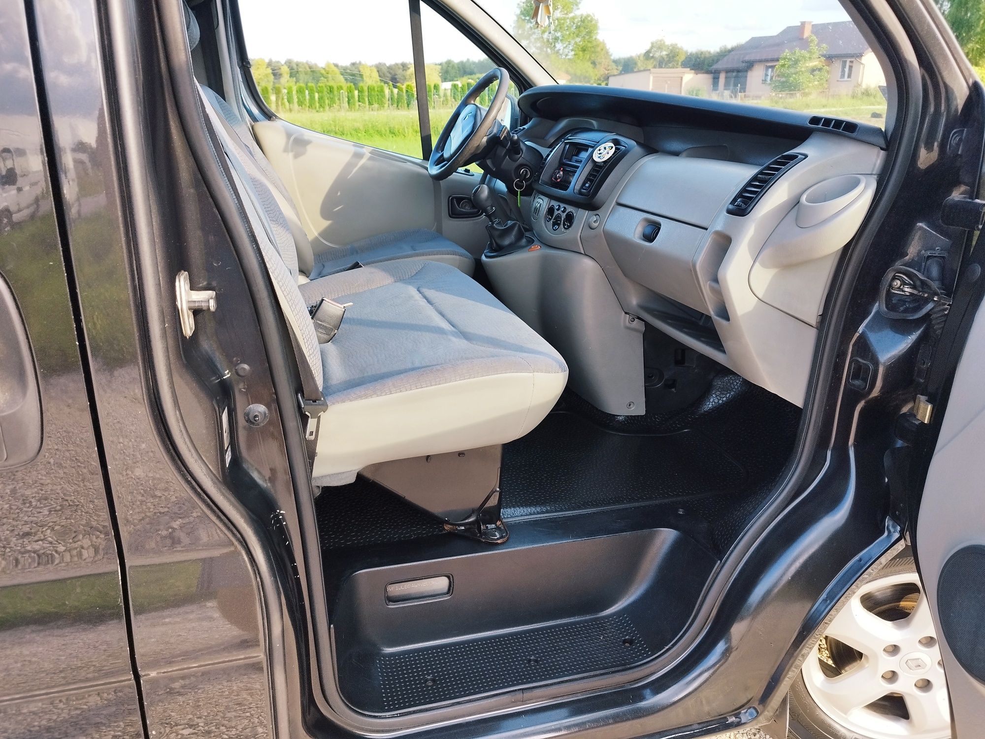 Renault Trafic 2.5DCi 140 9 Osobowy Klima Alufelgi Zadbany