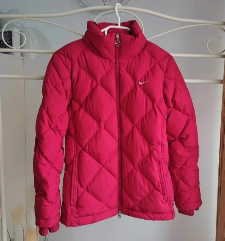 Czerwona puchowa kurtka Nike puffer, pikowana
Vintage, 90's