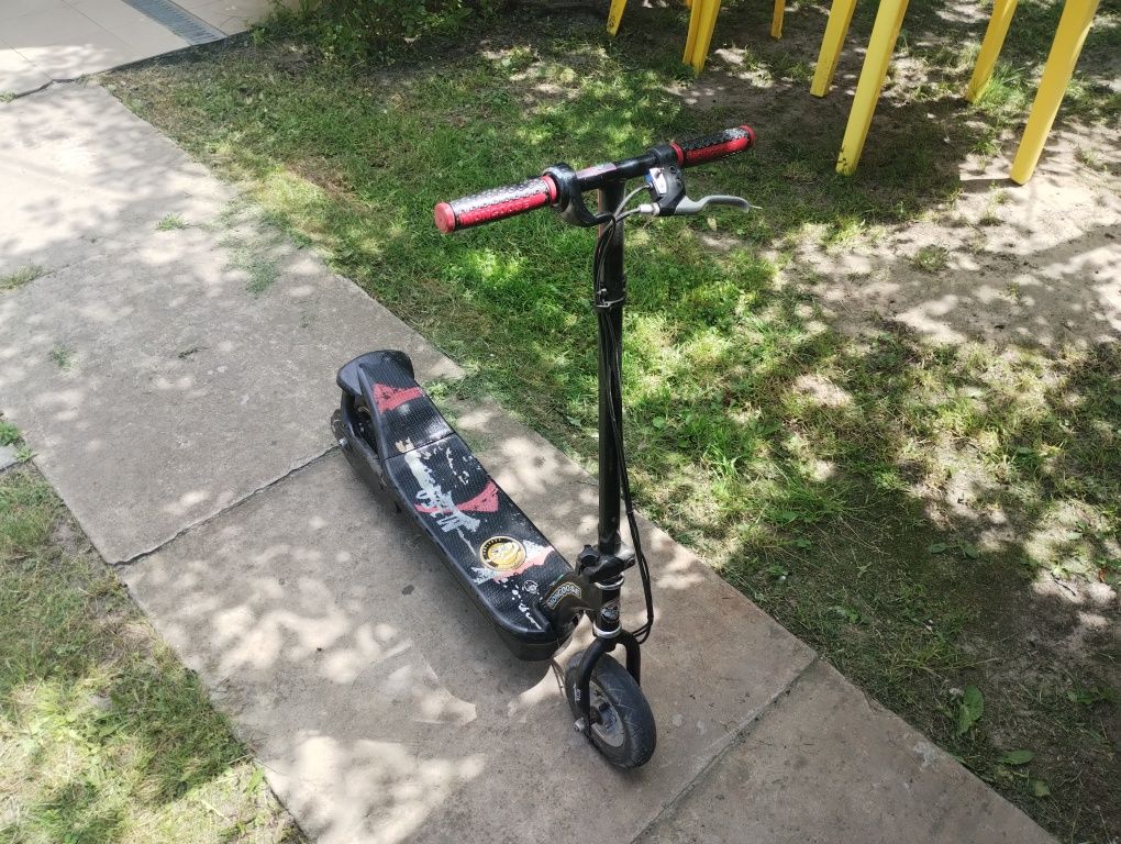 Електросамокат Mongoose M150