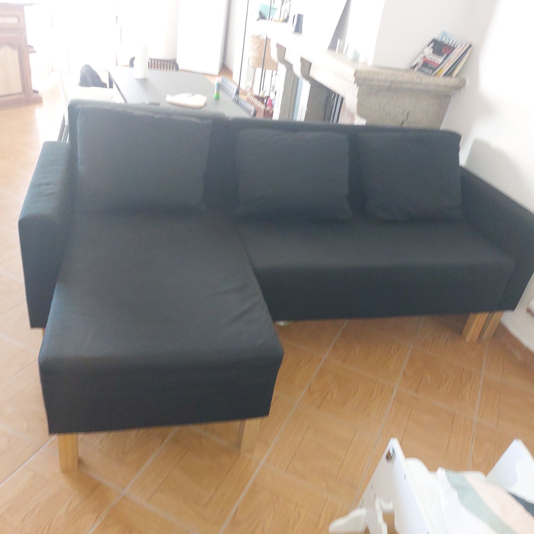 Sofá Chaise Long Preto – 3 Lugares