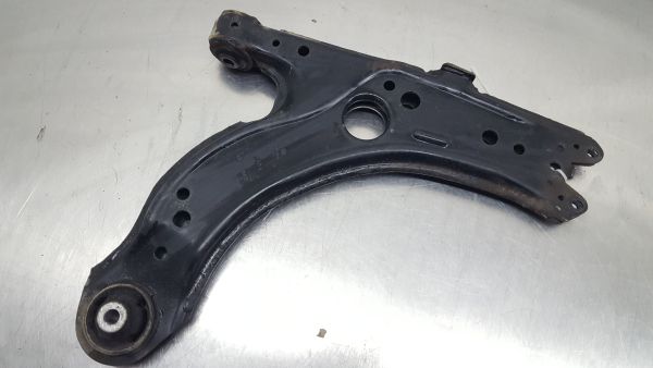 Braço de suspensão frente esquerdo VOLKSWAGEN New Beetle Cabriolet (1Y