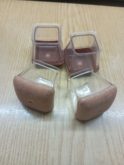 Накладки на ніжки стільців для захисту підлогового покриття 4 штуки

1