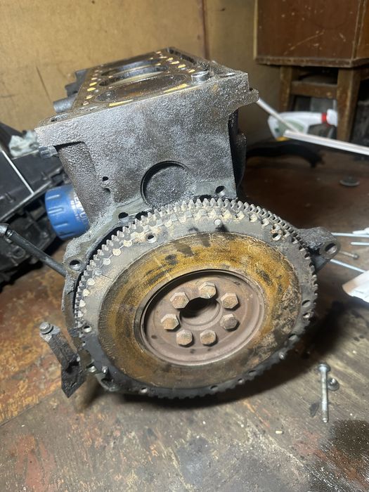 Блок двигуна в хорошому стані рено лагуна 2 1,8 бензин