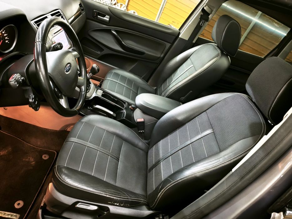 Kuga 2.0diesel*4x4,Hak,Alusy,Panorama,Navi,Czujniki parkowania