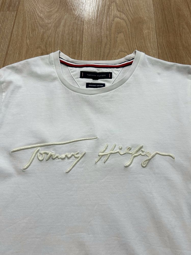 Tommy Hilfiger Big Logo шикарна футболка з вишитим логотипом