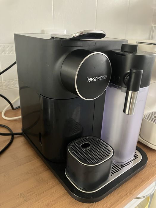 Maquina Nespresso Gran Lattissima - nova custa 389€! Oportunidade!