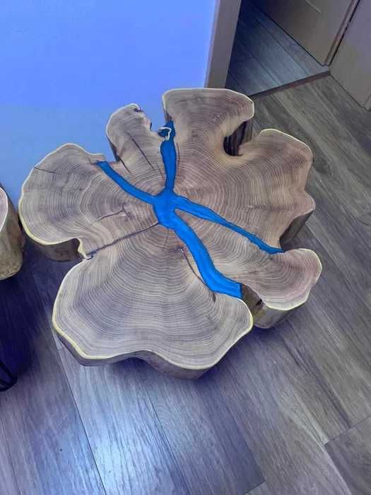 Stolik z plastra akacji z niebieską żywicą, lite grube drewno