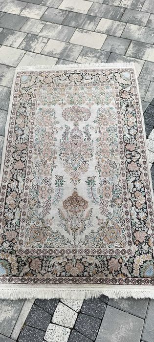 Jedwabny dywan ręcznie tkany 149 x 84 cm perski