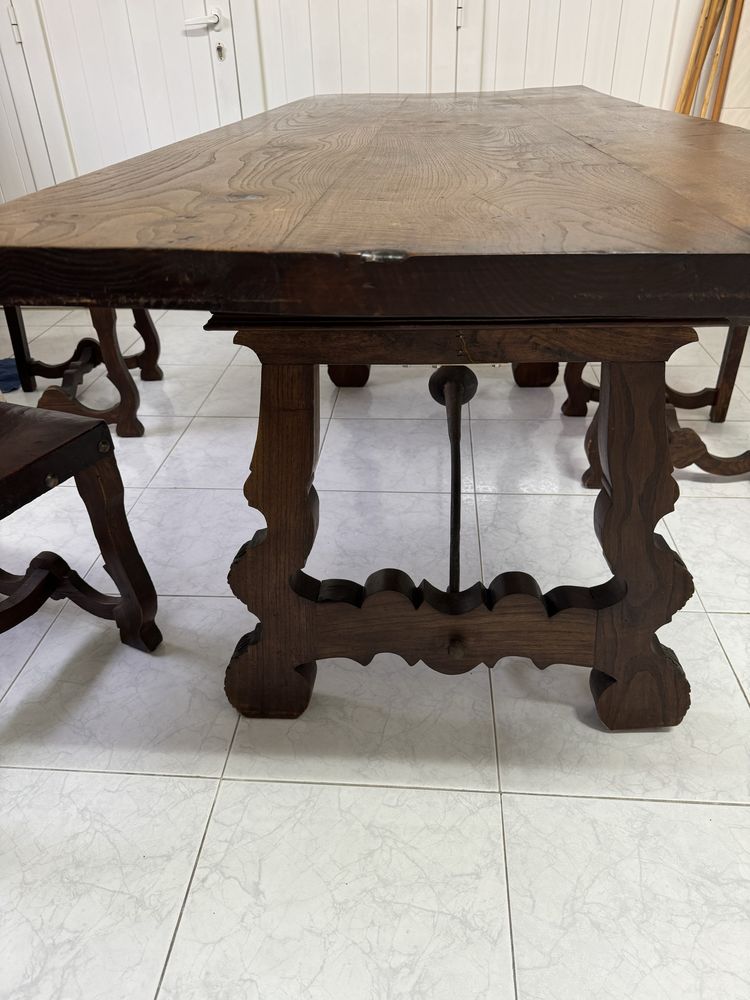 Conjunto mesa e cadeiras
