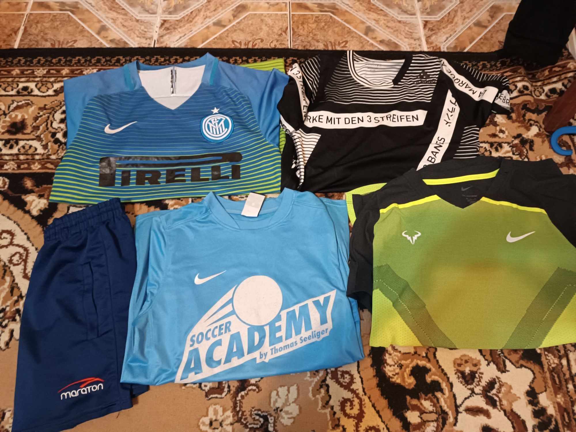 Продам футбольні форми
