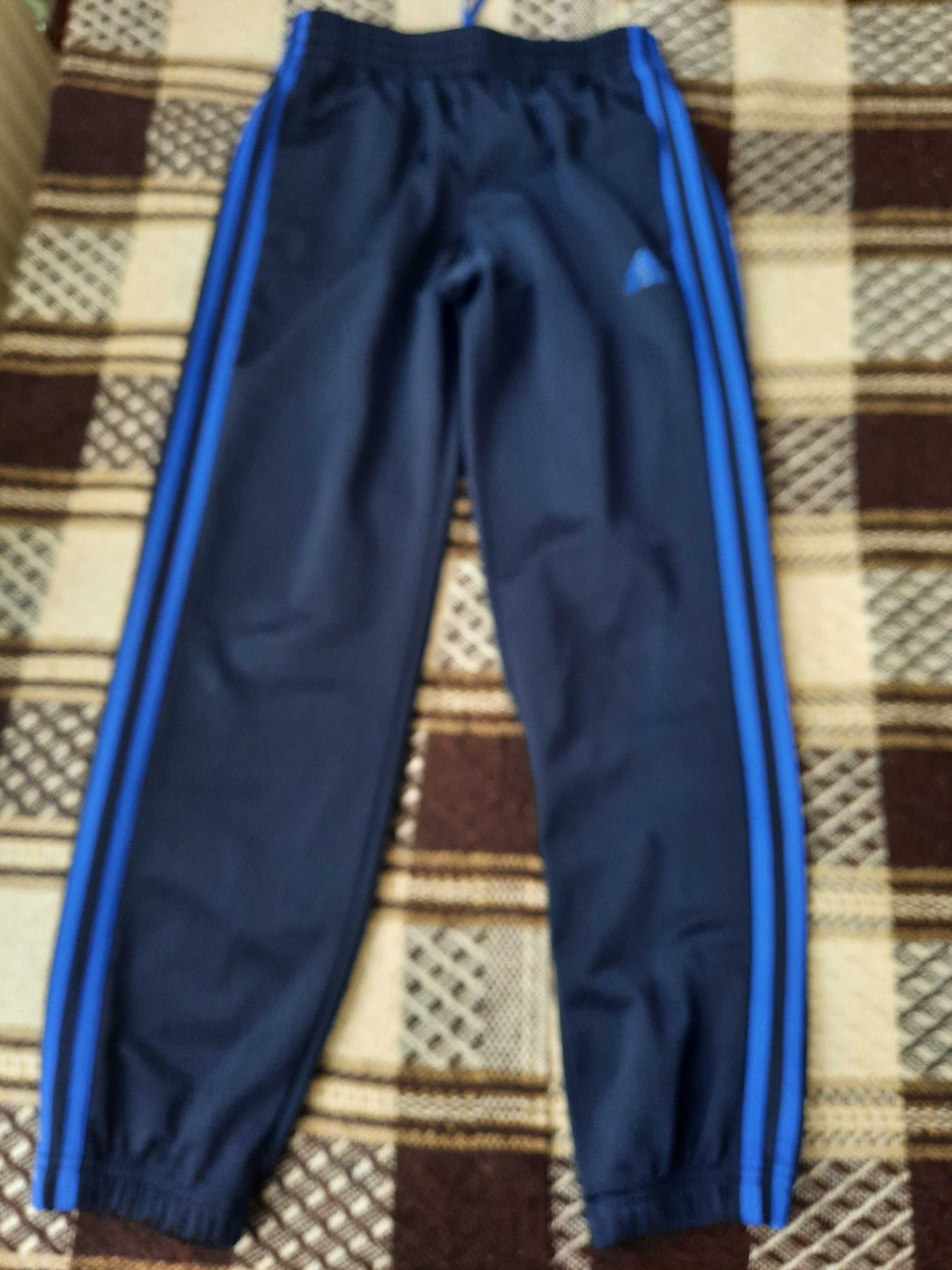 Trzyczęściowy dres dla chlopca addidas rozmiar 140