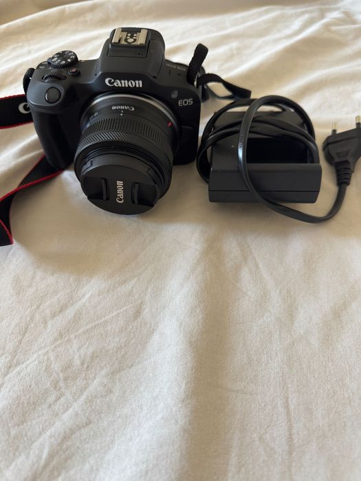 Câmera Canon R100 EOS