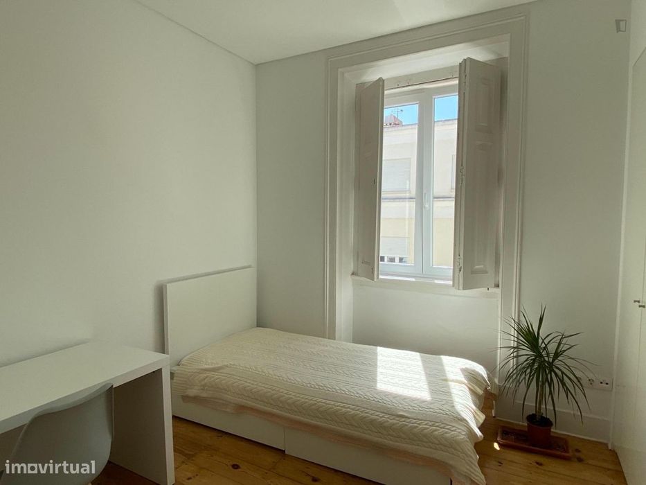 421499 - Quarto com cama de solteiro em...