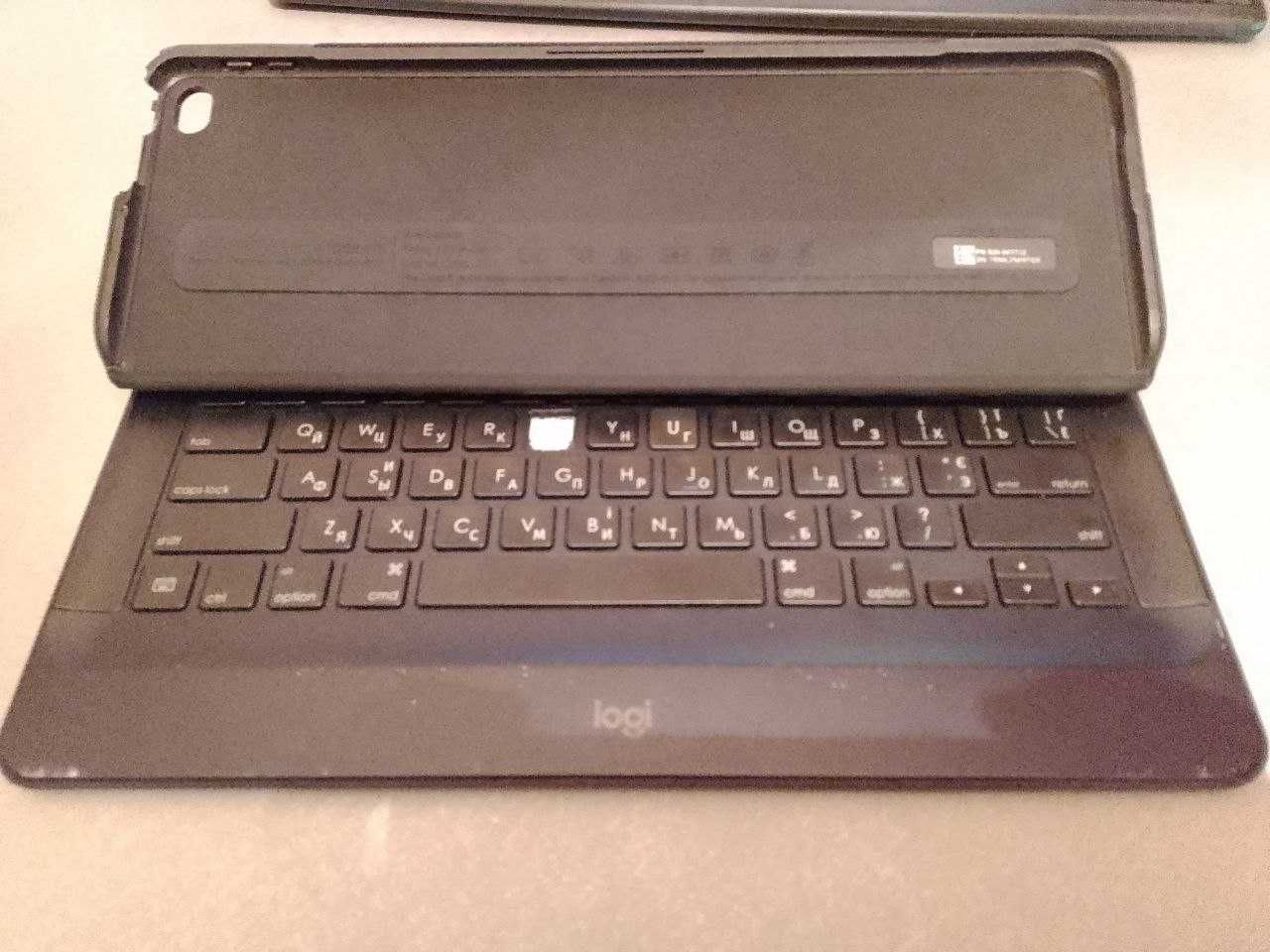Logitech Create – Backlit Keyboard Case with Smart Connector