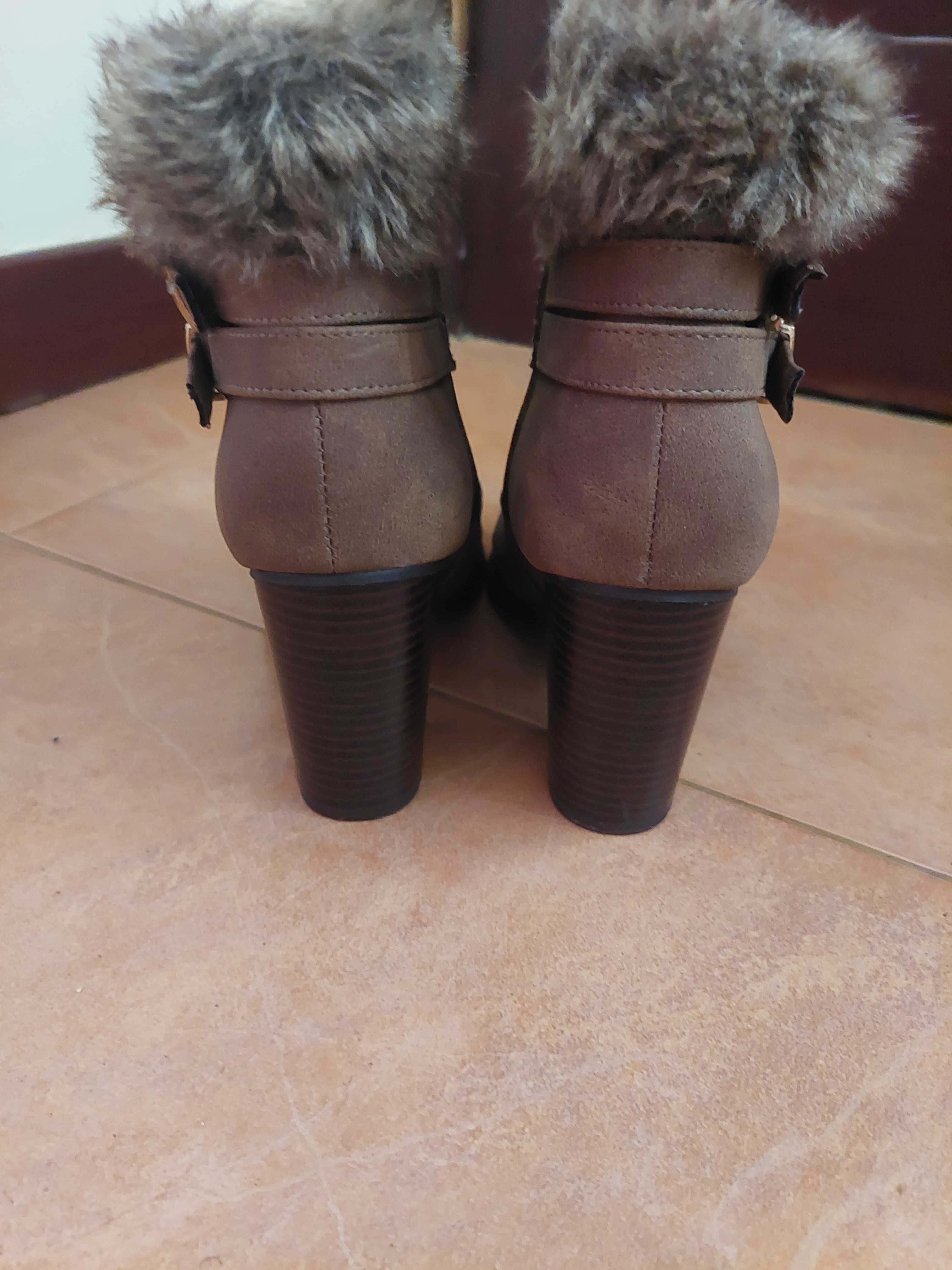 Botins com pelo Peackocs n.39