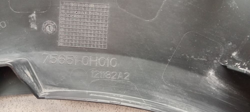 TOYOTA AYGO X  listwa błotnika tył tylna prawa