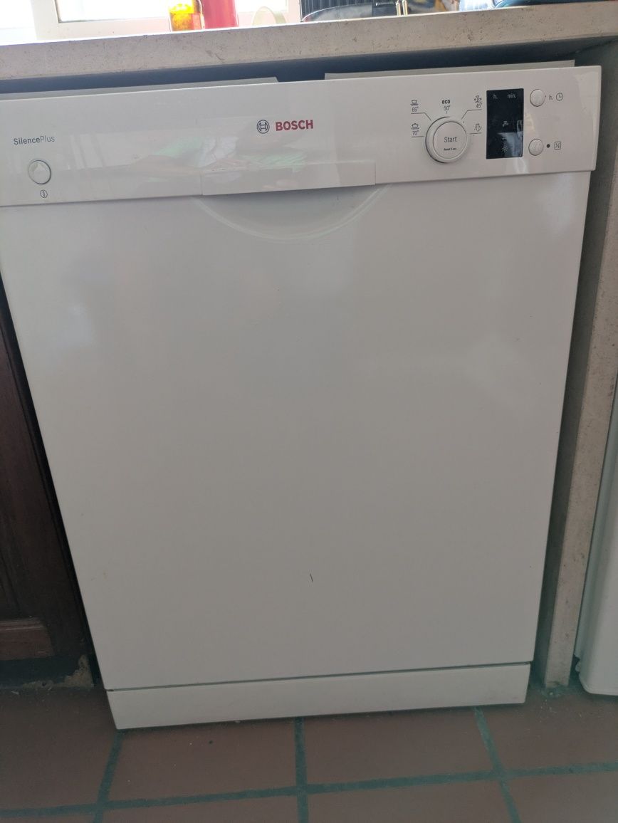 Recheio de casa com mobiliário e electrodomésticos