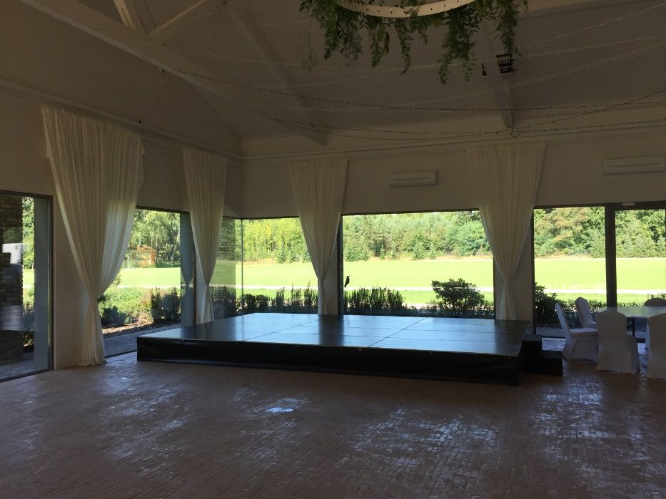 podest sceniczny  wesele zespół dj scena sala schody występy estrada