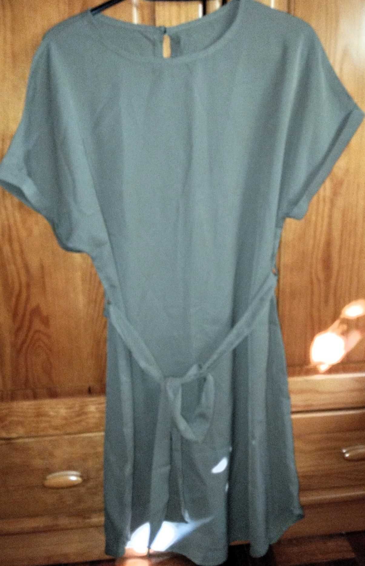 2 Vestidos (10€ cada) + 1 Top (5€) – Sem uso!