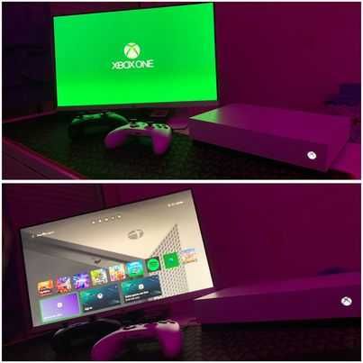 Microsoft Xbox One S All-Digital Edition | 1 TB | Um/Dois Controles
