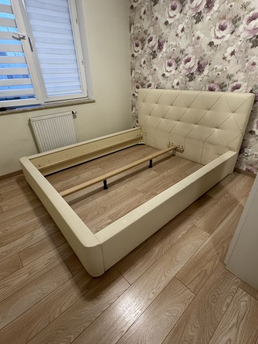 Łóżko ze stelażem 160x200 jasny beż