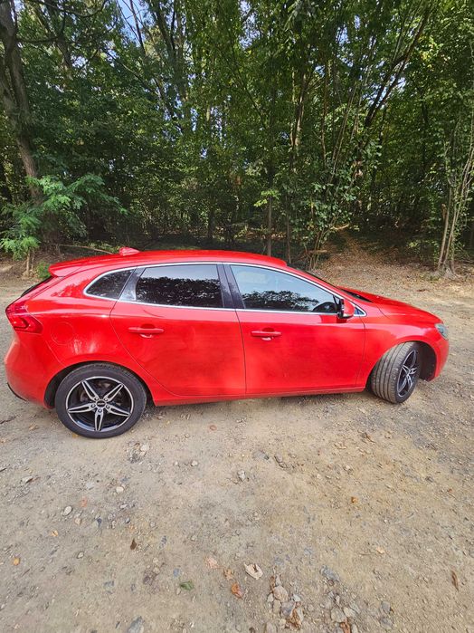 Volvo v40 momentum