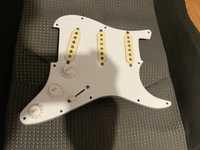 Pickguard para Stratocaster com captadores Fender