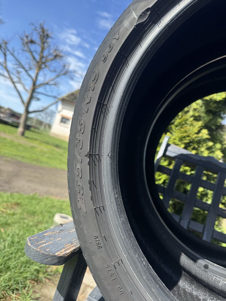 255/35 R19 Pirelli P ZERO
