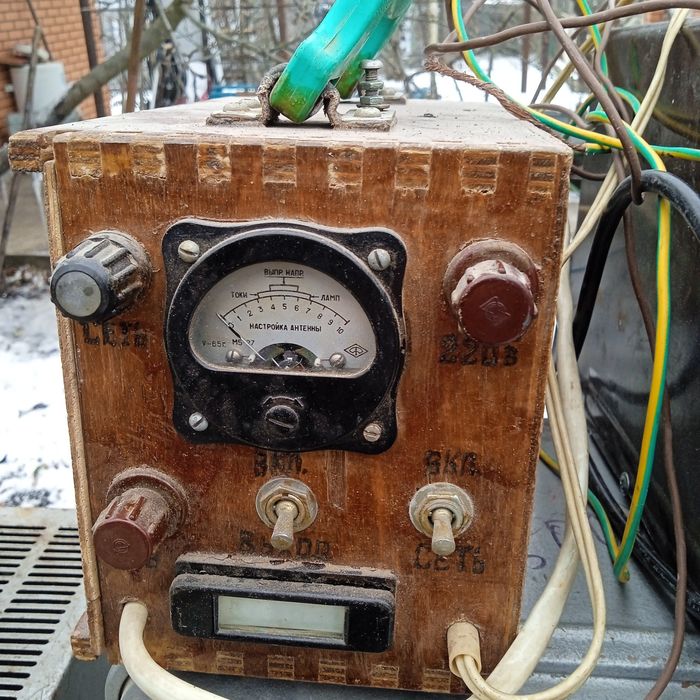 Зарядні та пускові