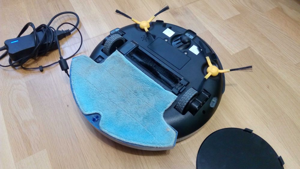 Робот-пылесос, моющий.